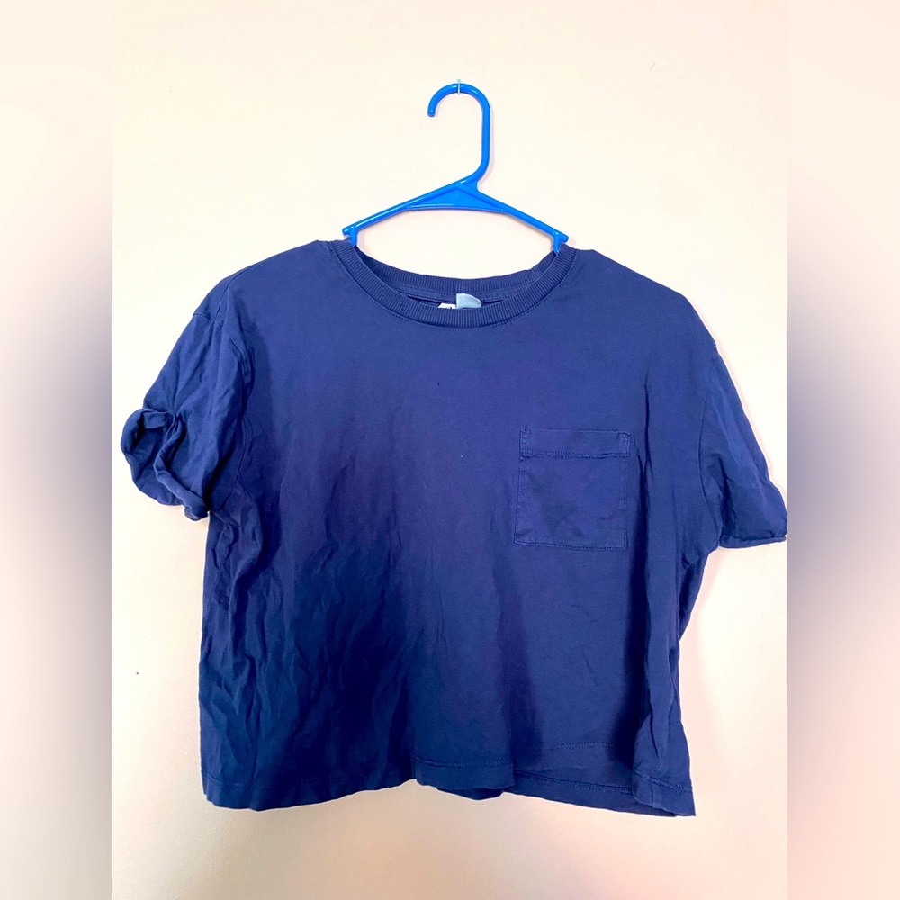Comfy cropped navy blue tee